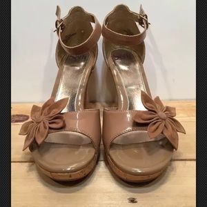 Sofft Tan Patent Leather Sandals Sz 9.5